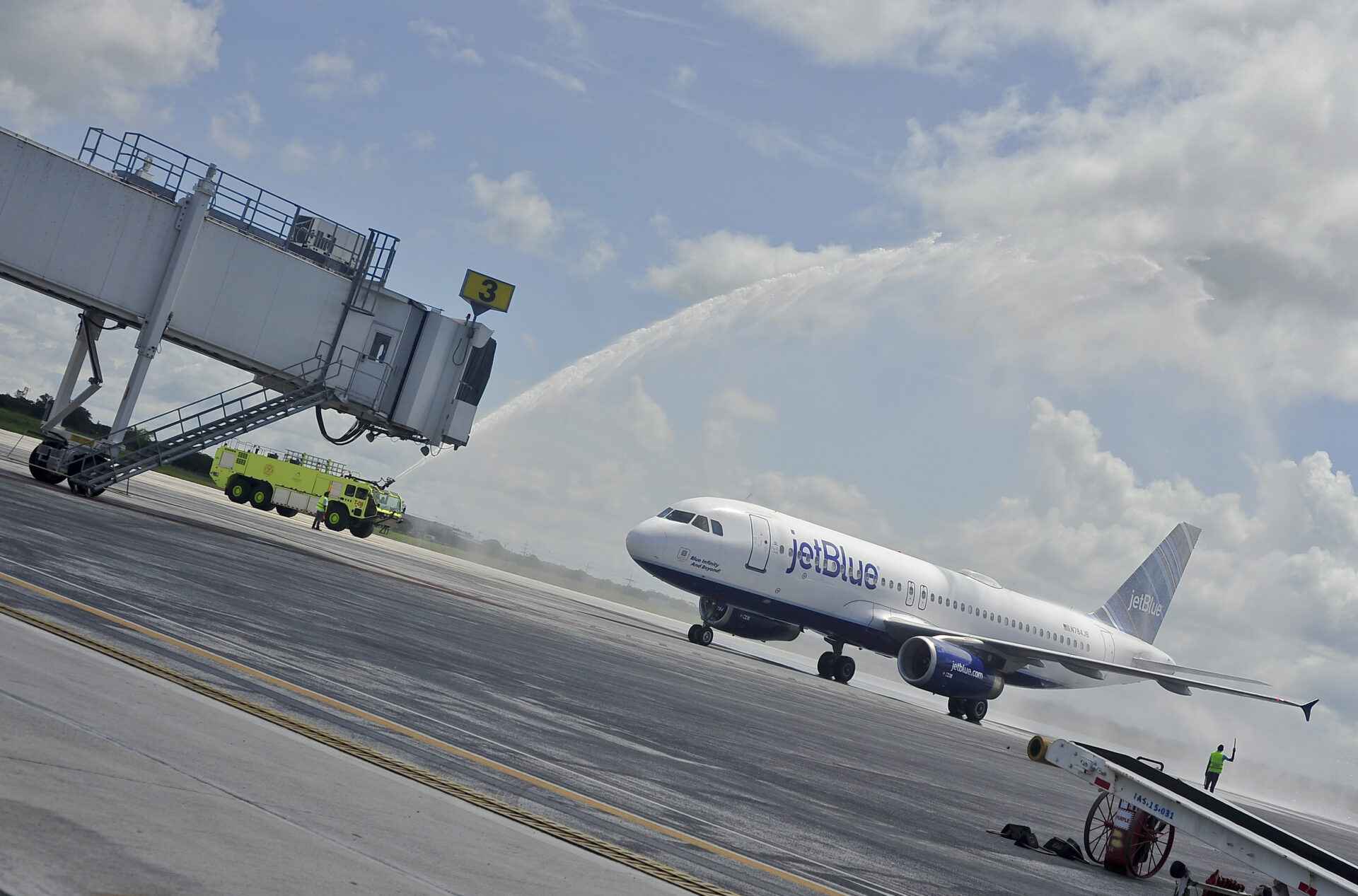 Nuevo vuelo de JetBlue conecta Boston con Liberia- Guanacaste