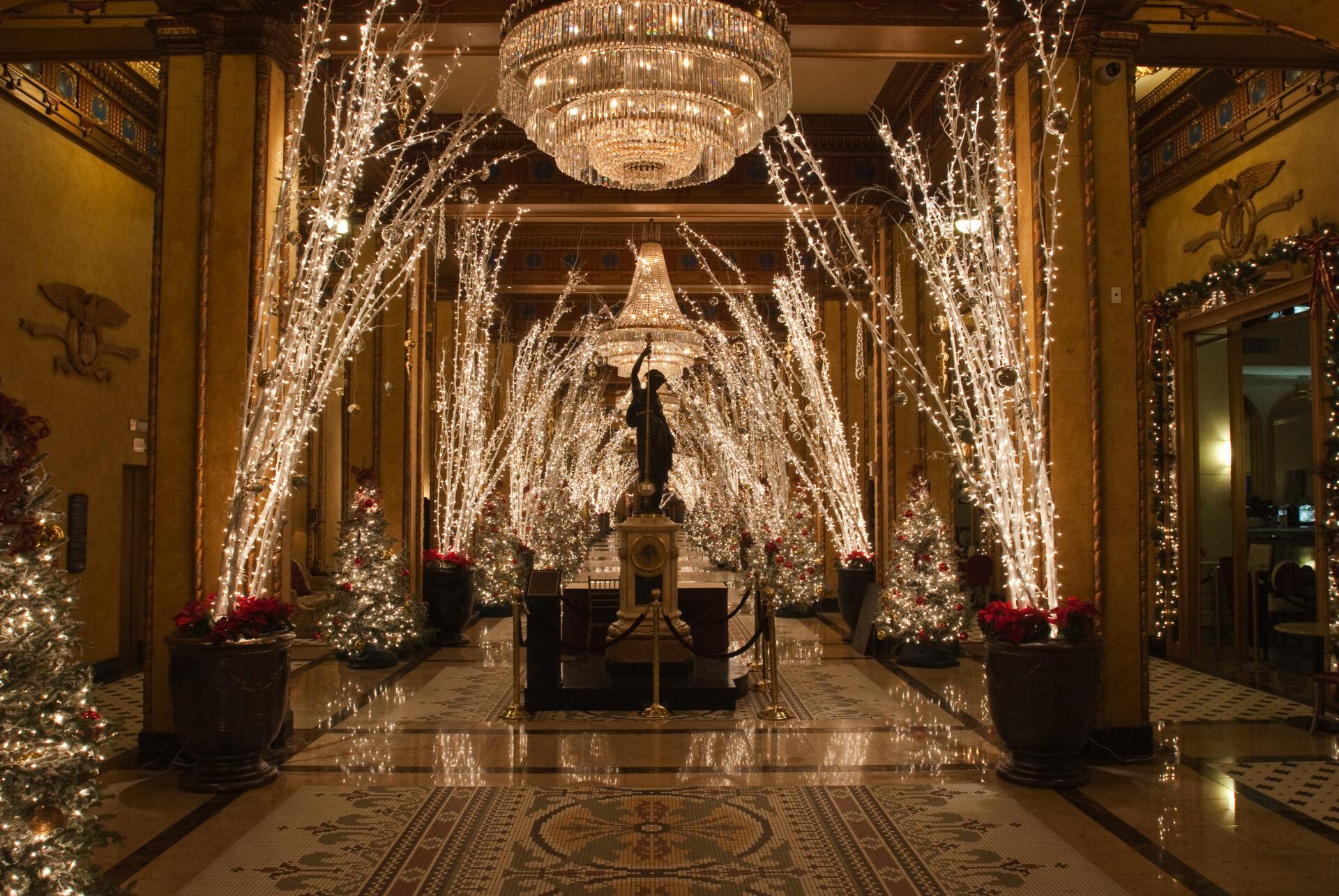 Waldorf Wonderland Lobby recibe en Hotel de Nueva Orleans