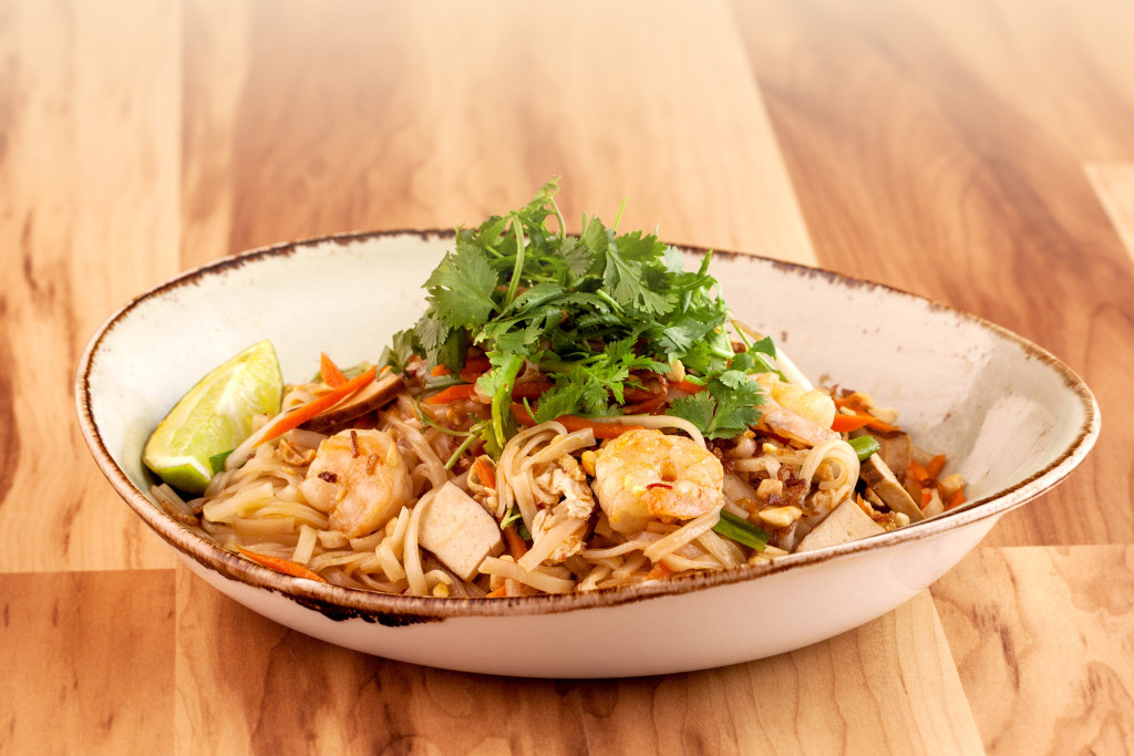 calories in p f changs pad thai shrimp