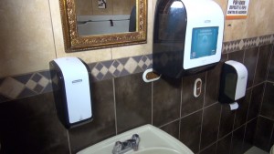 Baño del restaurante TuKasa Café en Cartago