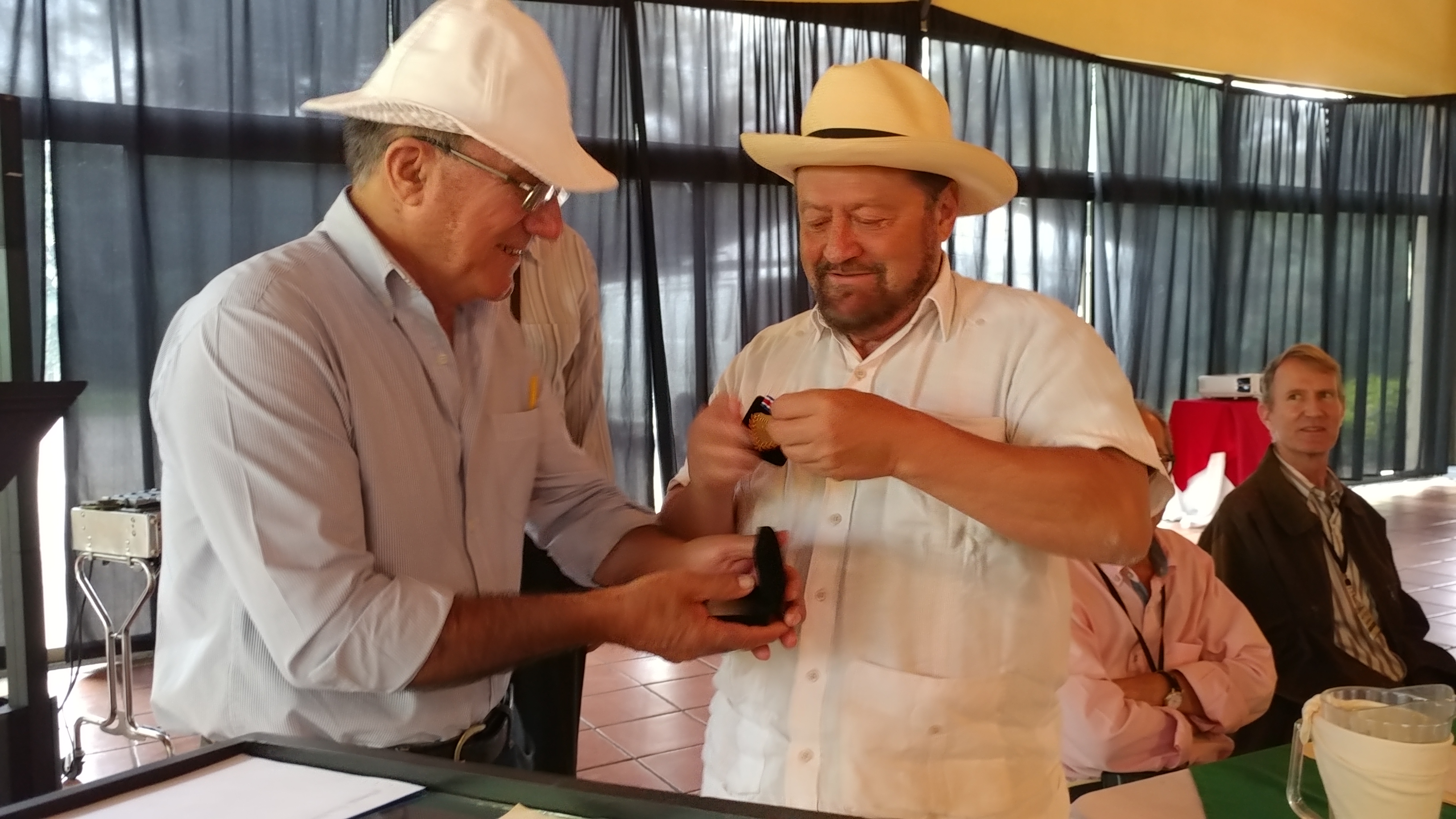 Steve Aronson: Medalla al mérito cafetalero 2016