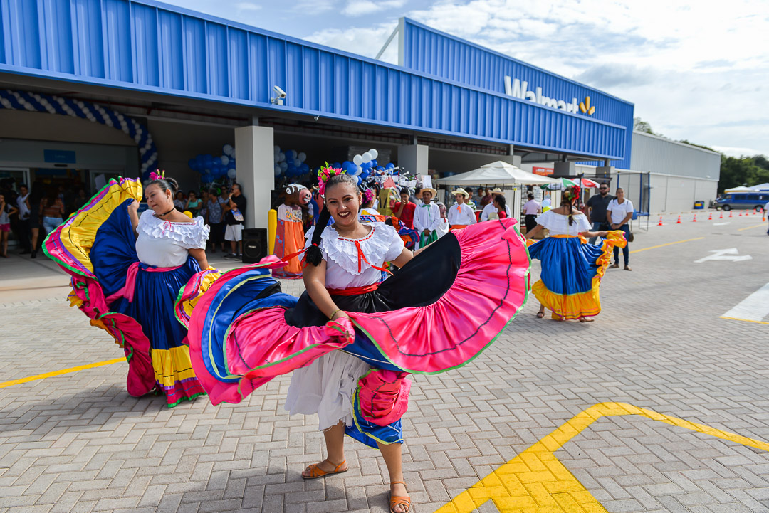 Walmart invierte casi 8 mil millones de colones en nueva tienda en Liberia