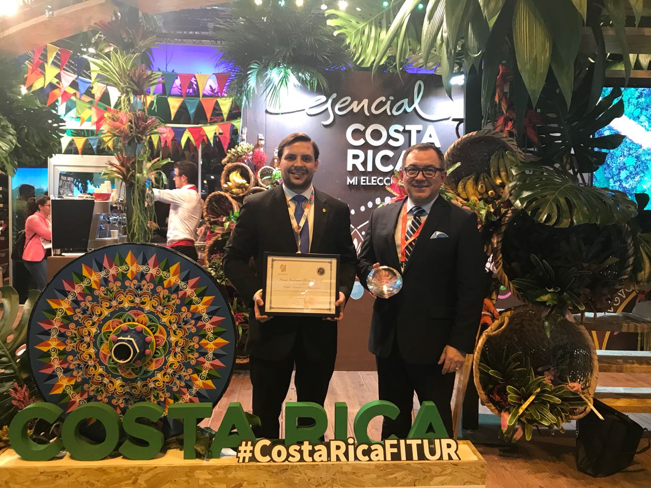 Costa Rica recibe premio en feria de turismo