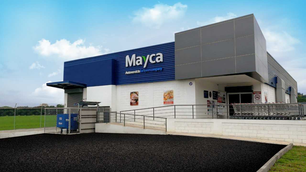 Mayca abre su tienda #15 en Jacó y es la primera con paneles solares