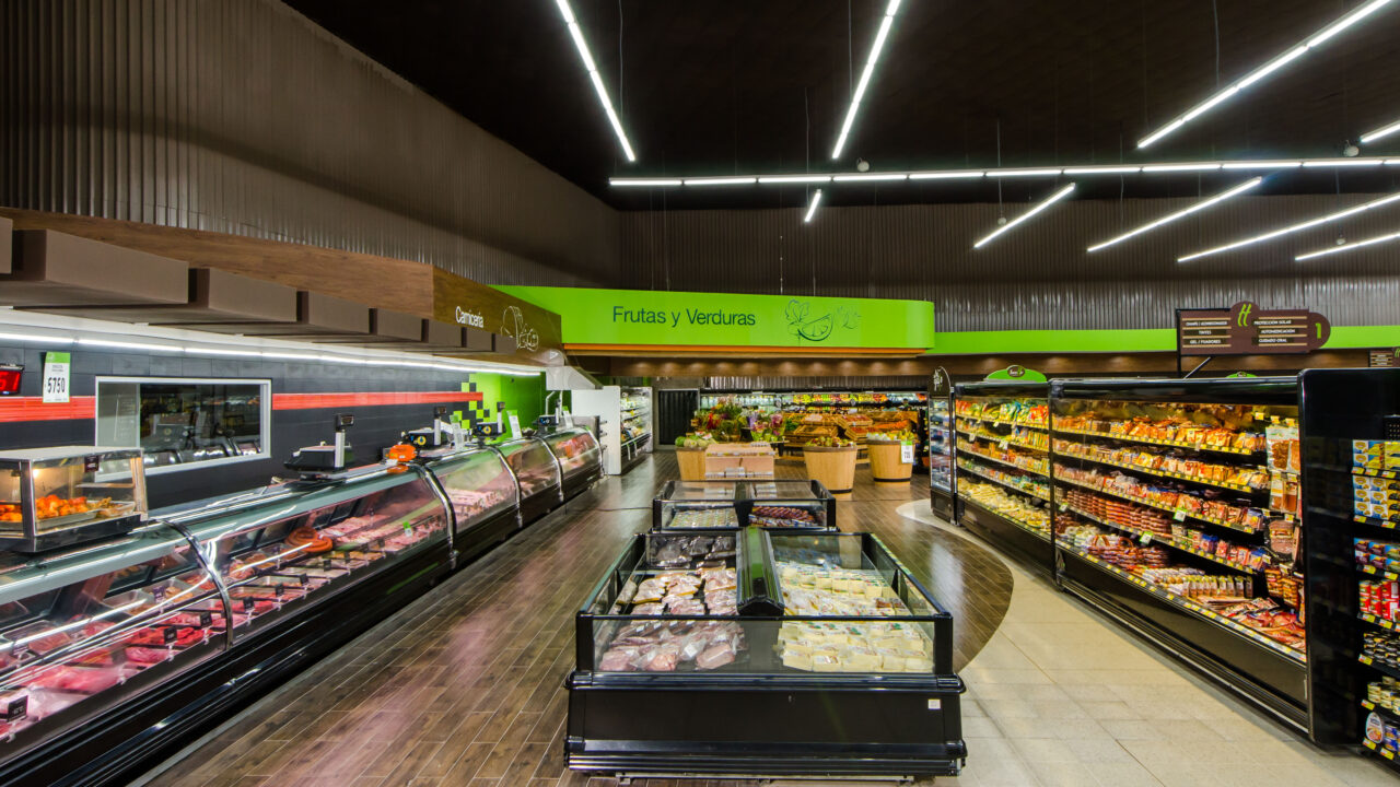 Supermercado Saretto celebra su 44 aniversario