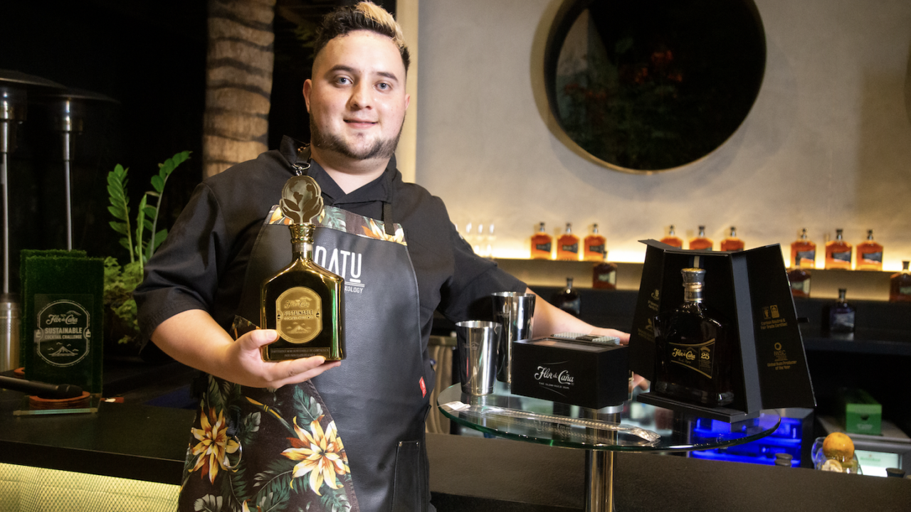 Olman Villalobos como el bartender más sostenible de Costa Rica