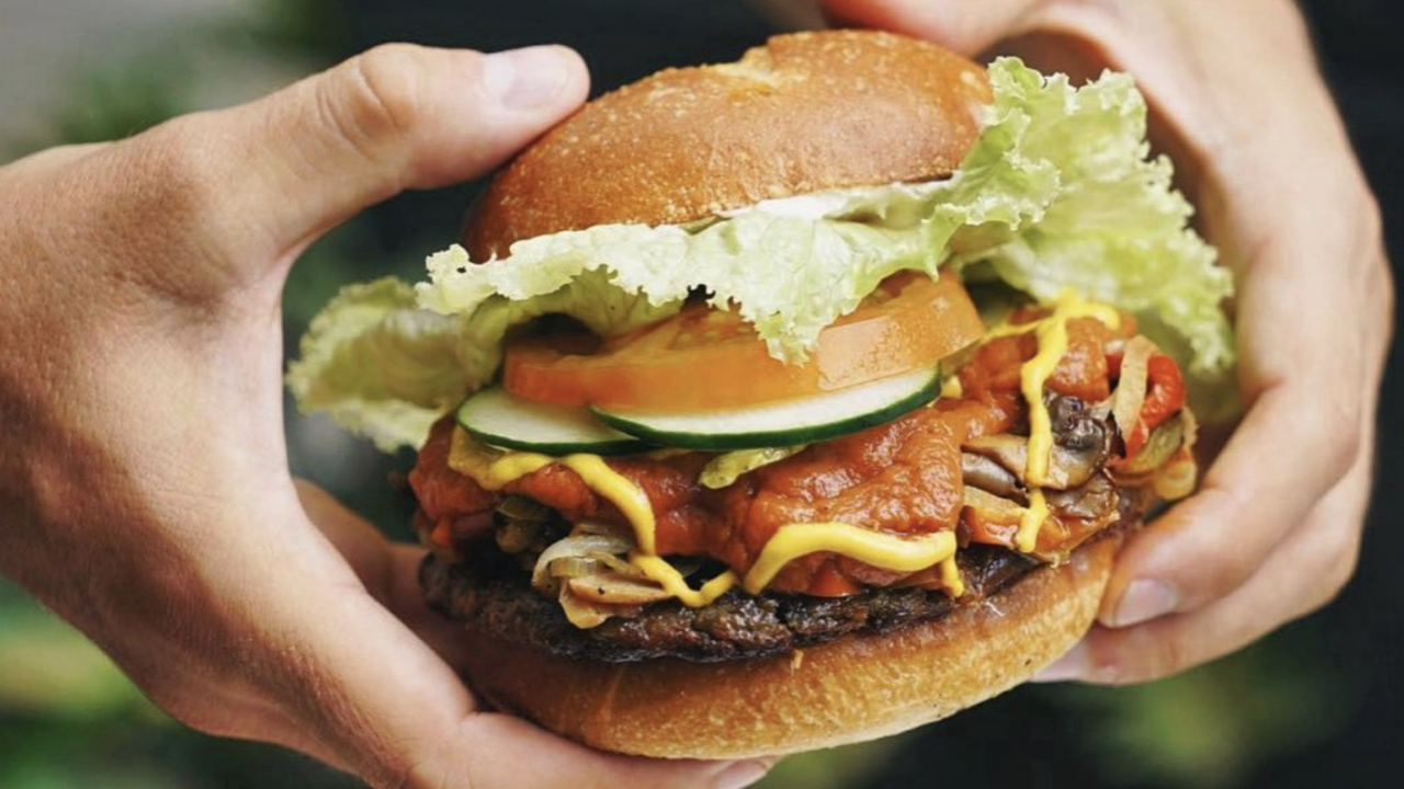 Restaurante Luv Burger se convierte en franquicia y busca interesados