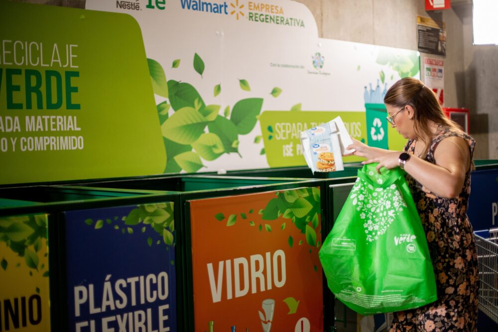 Walmart logra reciclar 40,000 toneladas