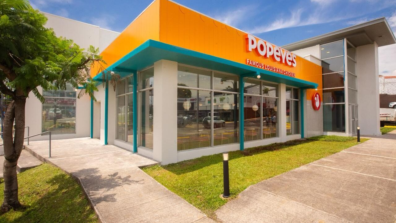 Popeyes® abre su primer restaurante en Costa Rica