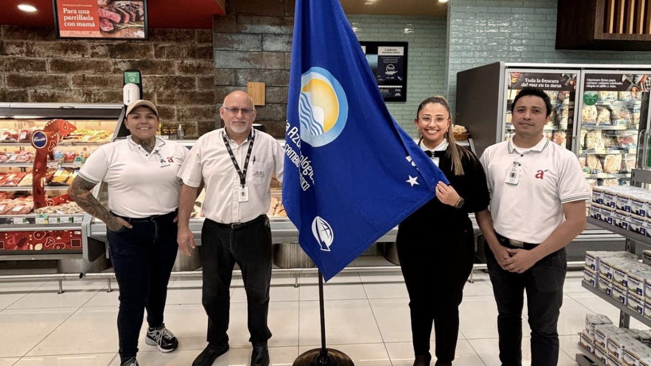 Auto Mercado recibe 26 Galardones de Bandera Azul Ecológica