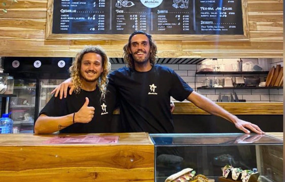 Muchacha Surf Bar & Resto: Un paraíso de sabores y calidez en la costa de Santa Teresa