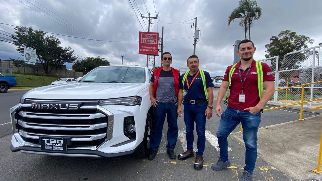 Coca-Cola FEMSA refuerza su flota con la adquisición de 11 pick up 100% eléctricos