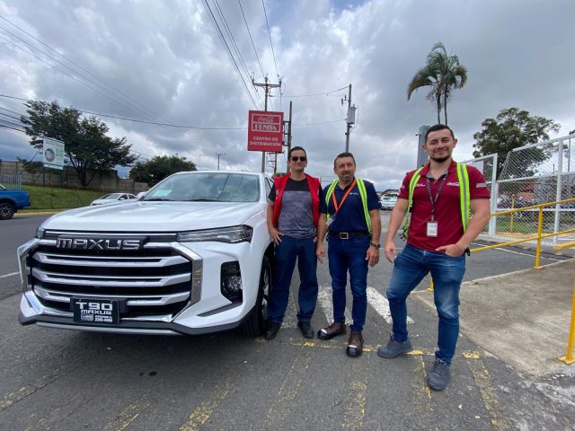 Coca-Cola FEMSA refuerza su flota con la adquisición de 11 pick up 100% eléctricos