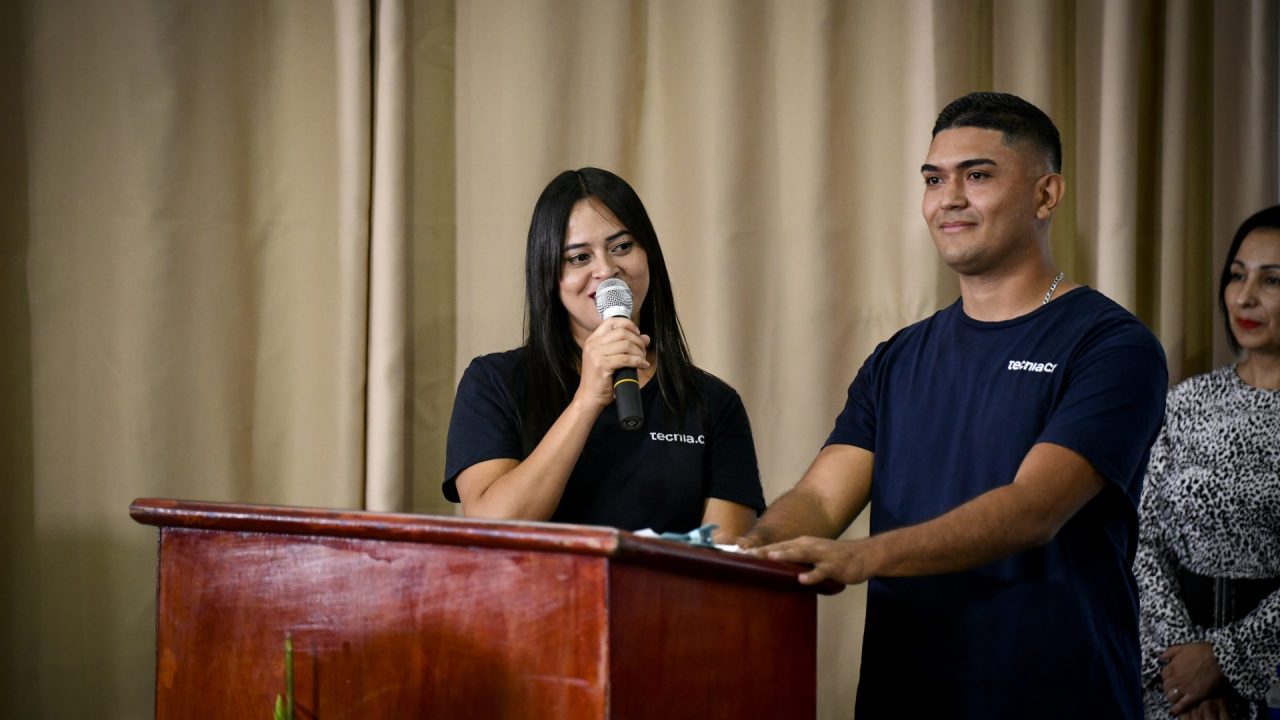 150 estudiantes recibieron título de especialización en hotelería