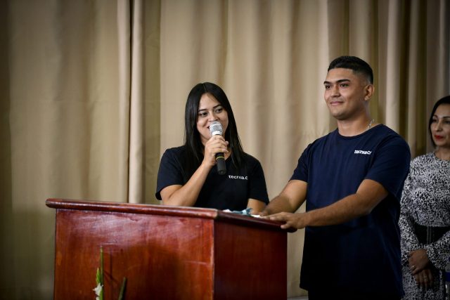 150 estudiantes recibieron título de especialización en hotelería