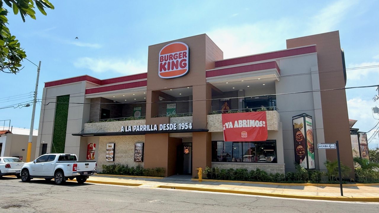 BK abre su nuevo restaurante en Puntarenas.