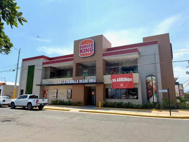 BK abre su nuevo restaurante en Puntarenas.