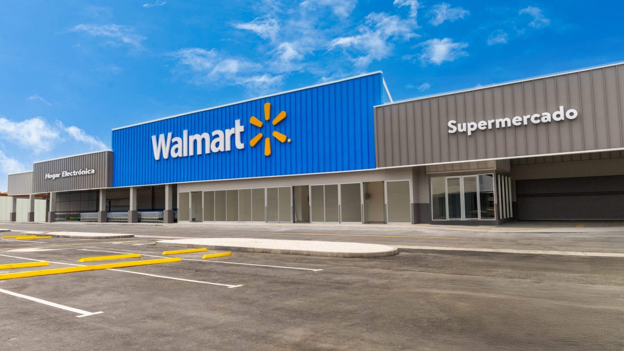 Nuevo Walmart abre sus puertas en Santa Ana 