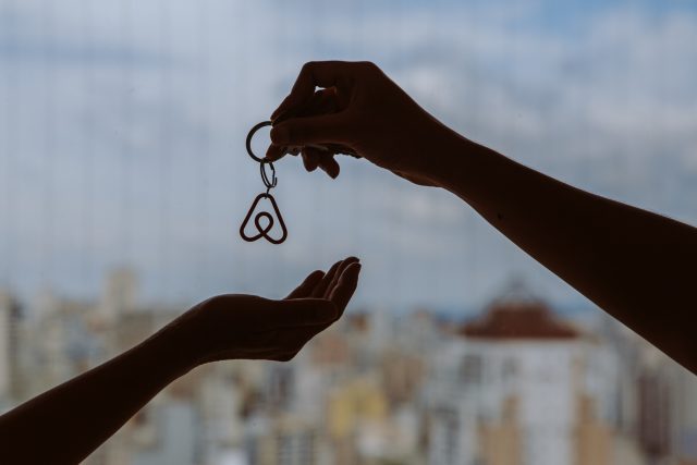 Airbnb presenta la función “Reserva ahora, paga después”